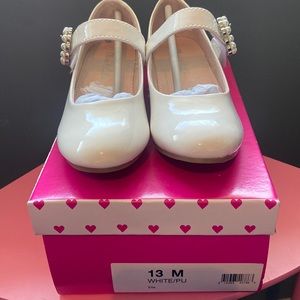 Brand New Girls Dressy Shoe-White—Size 13M